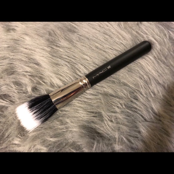 MAC Duo Fibre Face Brush 187, Discontinued Version